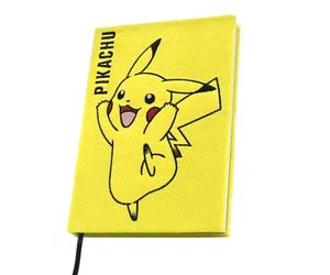 ABYSTYLE - Cuaderno A5 Premium Pokemon Pikachu Peluche - Producto oficial - Tapa dura - Páginas con líneas - Elástico de cierre