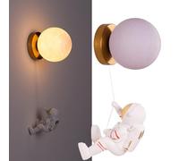 Alpinaluz Aplique Pared Luna 3D G9 Astronauta Resina Base Dorada | Pantalla Ø15 cm en PLA texturizado, figura colgante ajustable para dormitorio infantil, cabecero, salón y lectura