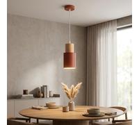 Alpinaluz Lámpara Colgante Cilíndrica de Hierro y Madera Natural, Roja Granate, Ø10 cm, Cable Ajustable hasta 100 cm, Estilo Nórdico Minimalista, Casquillo E27 para Cocina, Comedor y Dormitorio