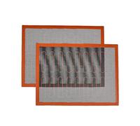 Amazon Basics rectangular tapetes de silicona antiadherente perforados para pan, pastelería, galletas, fácil limpieza, 2 unidad, 40 L x 30 W cm, negro/rojo/blanco