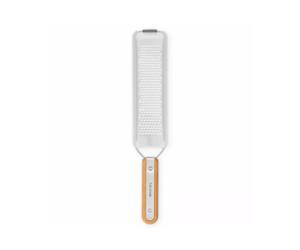 Anakel Home Rallador de cocina de acero inoxidable Full Circle de acero inoxidable, utensilio manual para cítricos, parmesano, chocolate y nuez moscada, rallador con mango de papel kraft, pie de silic