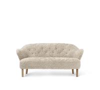 Audo Copenhagen Sofá de 2.5 plazas Ingeborg Piel de oveja moonlight. patas roble natural
