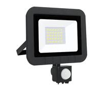 Brightium Proyector LED 20W con sensor, diseño plano en color negro; ideal para iluminación eficiente y control de seguridad en exteriores.
