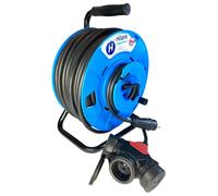 Cable de extensión de goma H05RR-F de 3 x 2,5 mm² montado en un carrete de cable invertido con un distribuidor de 3 salidas, de 35 metros