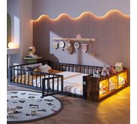 Cama nido infantil de 90x200 cm de metal, color , con estructura en forma de casa, barandillas de seguridad y una pequeña puerta en la parte inferior, ideal para dormitorios