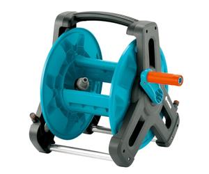 Carrete portamanguera Classic 50 de GARDENA: carrete portamanguera de agua para jardín máx. 50 m (manguera 13 mm), diseño compacto, sistema antigoteo, conexión inclinada de la manguera (8007-20)