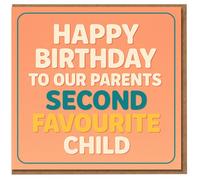 Divertida tarjeta de cumpleaños para hermanos, feliz cumpleaños al segundo hijo favorito de nuestros padres, fondo de melocotón con tipografía retro