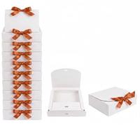 Emartbuy Caja de regalo de papel kraft blanco con cinta marrón - 24 x 19,5 x 7 cm - Se adapta a perfumes, juegos de belleza y pequeñas cestas de regalo - Cumpleaños, bodas, Navidad, regalos