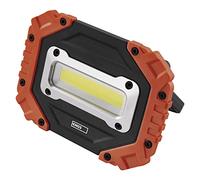 EMOS Lámpara de trabajo LED portátil impermeable - Brillo de 700 lm - Alcance de iluminación de 35 m - 3 modos de iluminación - Funciona con pilas con hasta 14 horas de duración - Mango giratorio