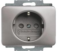 Enchufe Schuko combinado BJ alpha nea, modelo 20EUCKS-20, con placa de montaje elevada, color platino