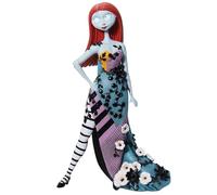 Enesco Disney Showcase The Nightmare Before Christmas Sally in Dress - Figura botánica, 7.28 Pulgadas, Multicolor