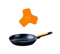 Fackelmann Set de Cocina, incluye Sartén Soft 28 cm Aluminio Reciclado con Mango Suave Soft Touch, Revestimiento Cerámico Greblon CK2 sin PFA, incluye Salvamanteles Magnético de Silicona