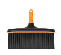 Fiskars OneClick Escoba Multiusos | Reemplazo fácil con un solo clic, cerdas duras y suaves, negro/naranja, 1080701