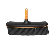 Fiskars OneClick Escoba para Terraza, Accesorio de Escoba con Cerdas Suaves para Patios y Terrazas, Cambio Rápido con En Un Clic, para Tarimas de Madera y Suelos de Hormigón, Negro y Naranja, 1080700