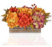 Flores de hortensia artificiales de otoño en una caja de madera, decoración para la mesa