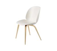 GUBI Silla Beetle Alabaster white. patas de roble lacado mate