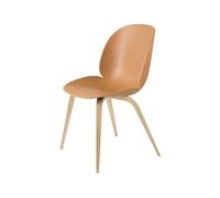 GUBI Silla Beetle Amber brown. patas de roble lacado mate