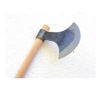 Hacha corchera de 750 grs. con ojo redondo y mango de 1,20 m. de largo para descortezado del corcho. De fabricación española por su aspecto rústico, puede utilizarse como hacha, medieval o vikinga.