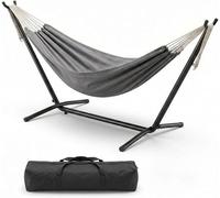 Hamaca doble con estructura de acero recubierta con pintura en polvo, resistente hasta 200 kg. Superficie de descanso de 213x150 cm. Ideal para exteriores, jardín, balcón o camping. Set de hamaca que 