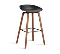 HAY Taburete alto About a Stool 32 con base de nogal 2.0 Negro-Soporte de acero inoxidable