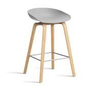 HAY Taburete bajo About a Stool 32 con base de roble lacado 2.0 Concrete grey-soporte de acero inoxidable