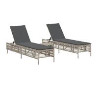 Hothingwell Tumbonas con Mesita 2 Unidades Ratán Sintético Gris Claro | Respaldo Ajustable 5 Posiciones, Cojín Grueso Desenfundable, Estructura Acero Recubrimiento Polvo, 110 kg Max