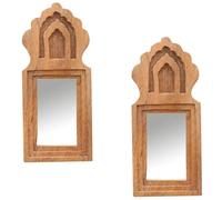 Juego de 2 Espejos de Pared Mukana Boho, de Madera, en marrón, 22 cm | Dos pequeños espejos de pared con marco de madera tallado a mano reflejan su imagen y dan textura artesanal a toda la pared.