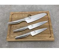 Kai Seki Magoroku Shoso - Juego profesional de cuchillos de acero (cuchillo Santoku + 2 cuchillos multiusos + tabla de roble de 30 x 22 cm)