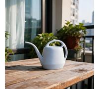 KiraKira Riego de plástico de 2 galones para latas con boquilla larga para plantas de interior y exterior, maceta de agua de jardín con mango ergonómico, gris y blanco