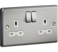 Knightsbridge CLAV9BCW Enchufe conmutado DP de 13 A 2 G con Inserto Blanco, Borde Redondeado, Cromo Cepillado, Cromado