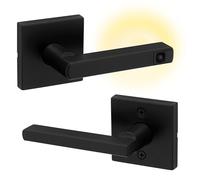 Kwikset Halifax - Palanca de puerta de paso con luz LED activada por movimiento para puertas de armario y pasillo, manija reversible sin bloqueo, negro mate, con protección Microban