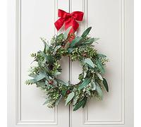 Lights4fun Corona de Navidad de 60 cm con Follaje Artificial e Bayas Rojas con Nudo Rojo Decoración Navideña para Puerta de Entrada Decoración de Mesa para Interiores