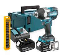 MAKITA - Llave Impacto 18V 700Nm 1/2" DTW700RTJ + baterías de. 5.0Ah + cargador + maletín y juego de vasos de impacto.