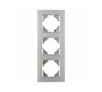 Marco empotrado de aluminio en color plata, 3 elementos horizontales, ideal para instalaciones eléctricas y decorativas.