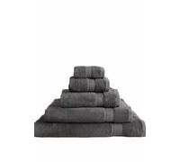 Marks & Spencer | Toalla suave y absorbente de algodón puro, de secado rápido, con tecnología StayNew™ para una frescura duradera.