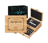 Maverton Juego de Vino Personalizado - Caja de Bambú con Tapa - 4 Piezas Abridor Sacacorchos Termómetro y Tapón - Regalos Originales para Hombre Cumpleaños Amante del Vino Día del Padre - Amo