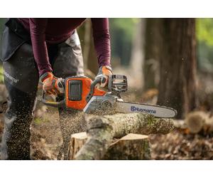 Motosierra a batería husqvarna 225i 36v ah 30 cm longitud espada