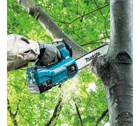 Motosierra a batería makita duc254rt 18v 5ah 25 cm longitud espada