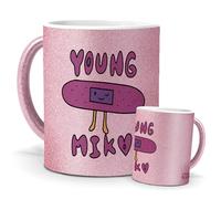 mundohuevo Tazas Únicas | Young Miko | Edición Especial Purpurina Rosa | Mensaje Auténtico para Fans de Música | Tazas para Café, Té... | Regalo para Fans de Young Miko.