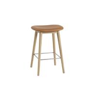 Muuto Silla Fiber counter stool 65 cm Cuero cognac. patas de roble