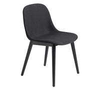 Muuto Silla Fiber Side Chair con patas de madera Remix 183-black
