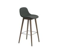 Muuto Taburete bar con respaldo Fiber 65 cm Tela twill weave 990 dark green-patas de roble teñidas de marrón