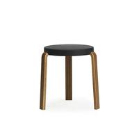 Normann Copenhagen Taburete Tap Black. patas de nogal