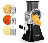 NutriChef Rallador de Queso 3 en 1 Modelo con Base de Succión Fuerte Color Negro y Acero Inoxidable, Mango Giratorio con Bloqueo de Seguridad y Tres Cilindros Intercambiables: Fino, Medio y Tiras