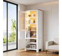 okwish. Vitrina de dos puertas, estilo moderno, con iluminación LED. Es una estantería alta con puertas de cristal y seis estantes ajustables. El panel trasero tiene un acabado que imita la madera. Co