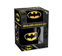Pyramid International Juego de taza y calcetín de Batman (logotipo de Batman), diseño icónico del logotipo de Batman, ideal para los fanáticos, incluye calcetines acogedores, duraderos y aptos para