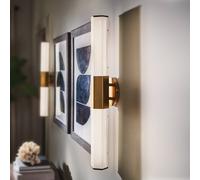 Quintiesse Aplique LED para baño Facet Dual, latón, 2 luces, ancho 66 cm