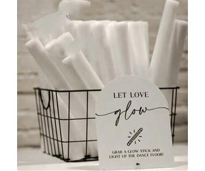 Shein ¡Deja que el amor brille durante el Ramadán! Esta placa de acrílico presenta caligrafía árabe, adornada con borlas doradas, emanando elegancia y singu
