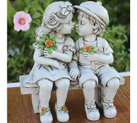 Shein Estatua de pareja besándose en el jardín, figura de resina de niño y niña en un banco con flores coloridas, decoración para patio, jardín y balcón, es