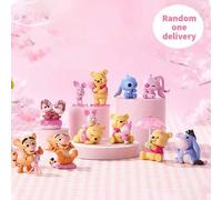 Shein Figura ciega de la serie de la temporada de flores de cerezo de Winnie the Pooh, con recubrimiento rosa de sakura, de material PVC exquisito con forma